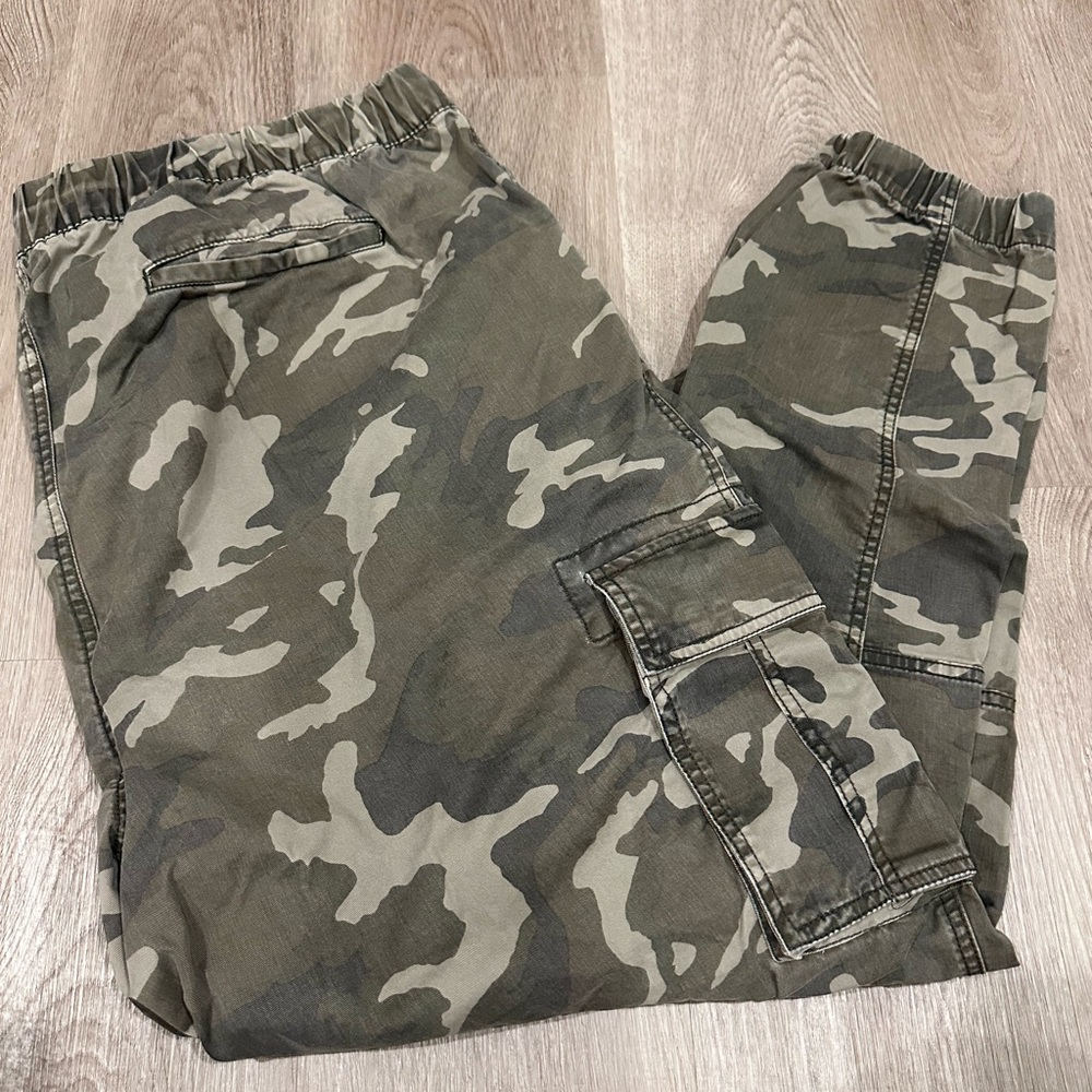 Old Navy Camouflage Cargo Modern Jogger